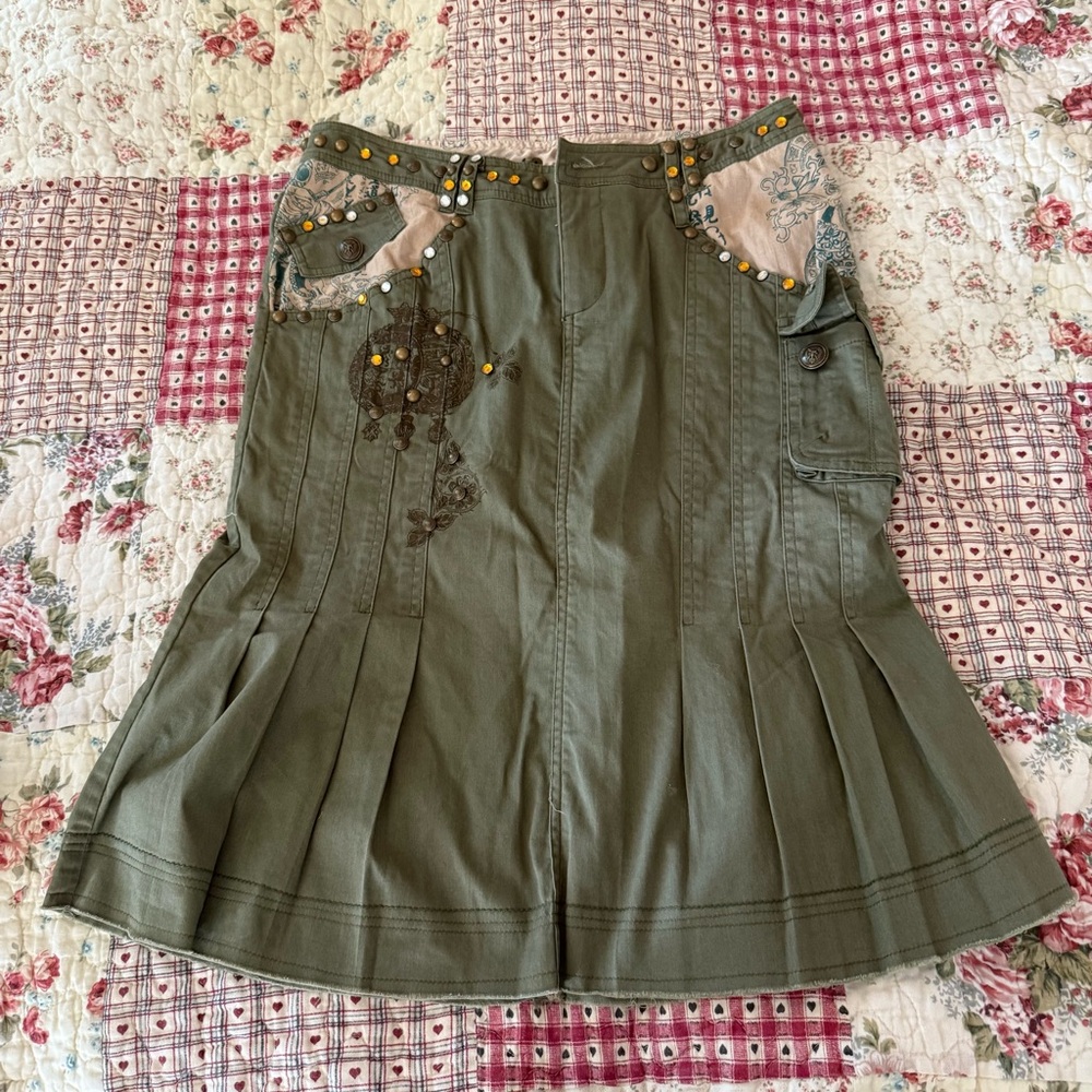 Green Embroidered Skirt with Beaded Accents